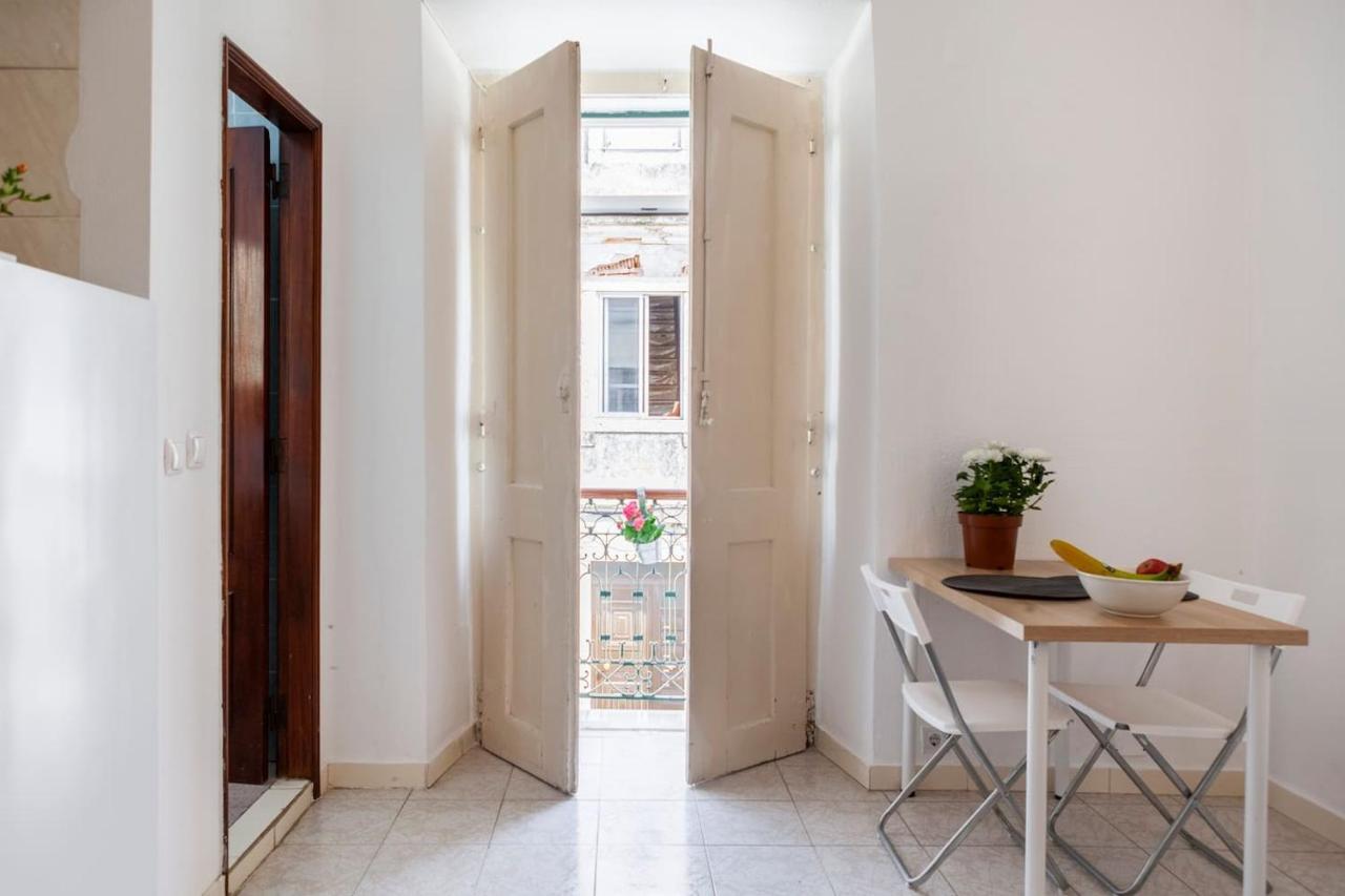 2 Bedroom Apartment For 4 People With Free Public Parking Lizbona Zewnętrze zdjęcie